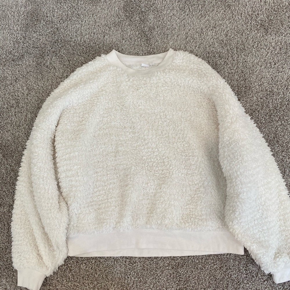 Fuzzy Gap pullover - Picture 2 of 3